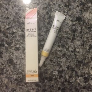 It Cosmetics Bye Bye concealer- Light