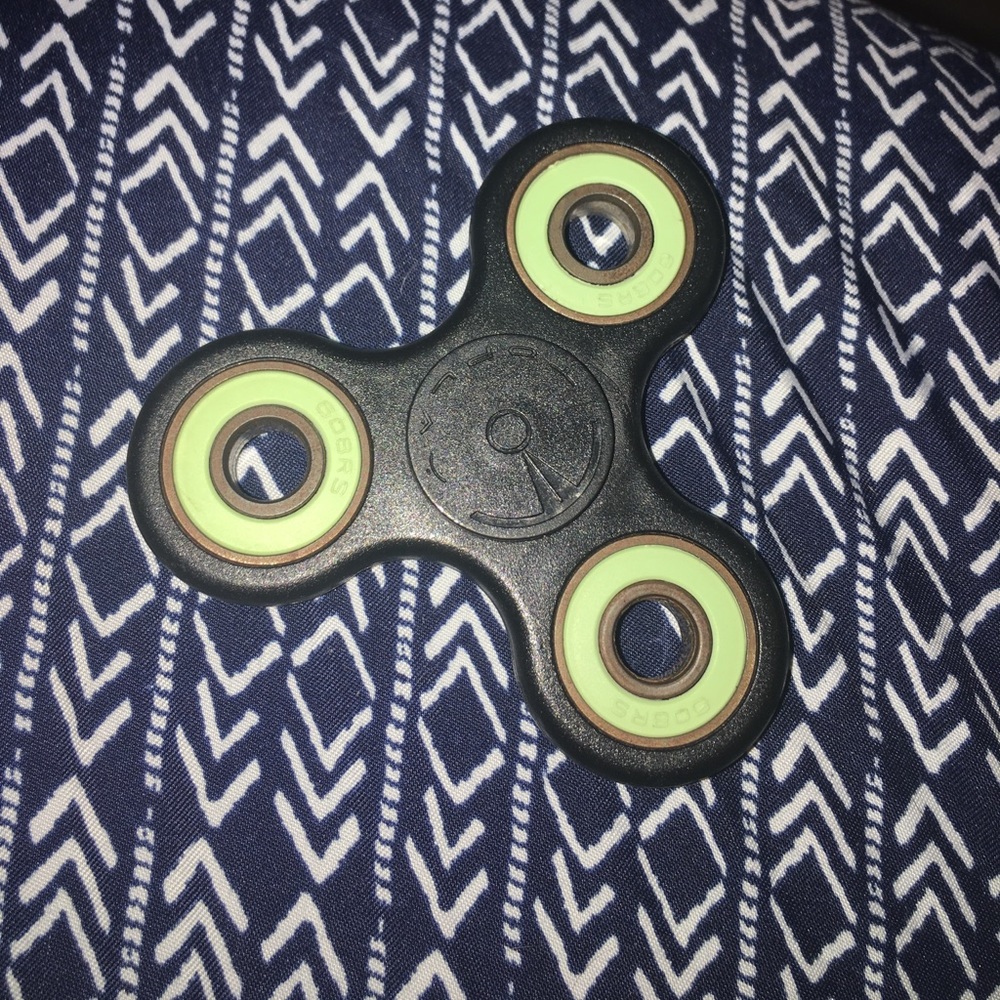 Fidget spinner glow in dark