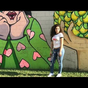 Meet your Posher, Nuvia