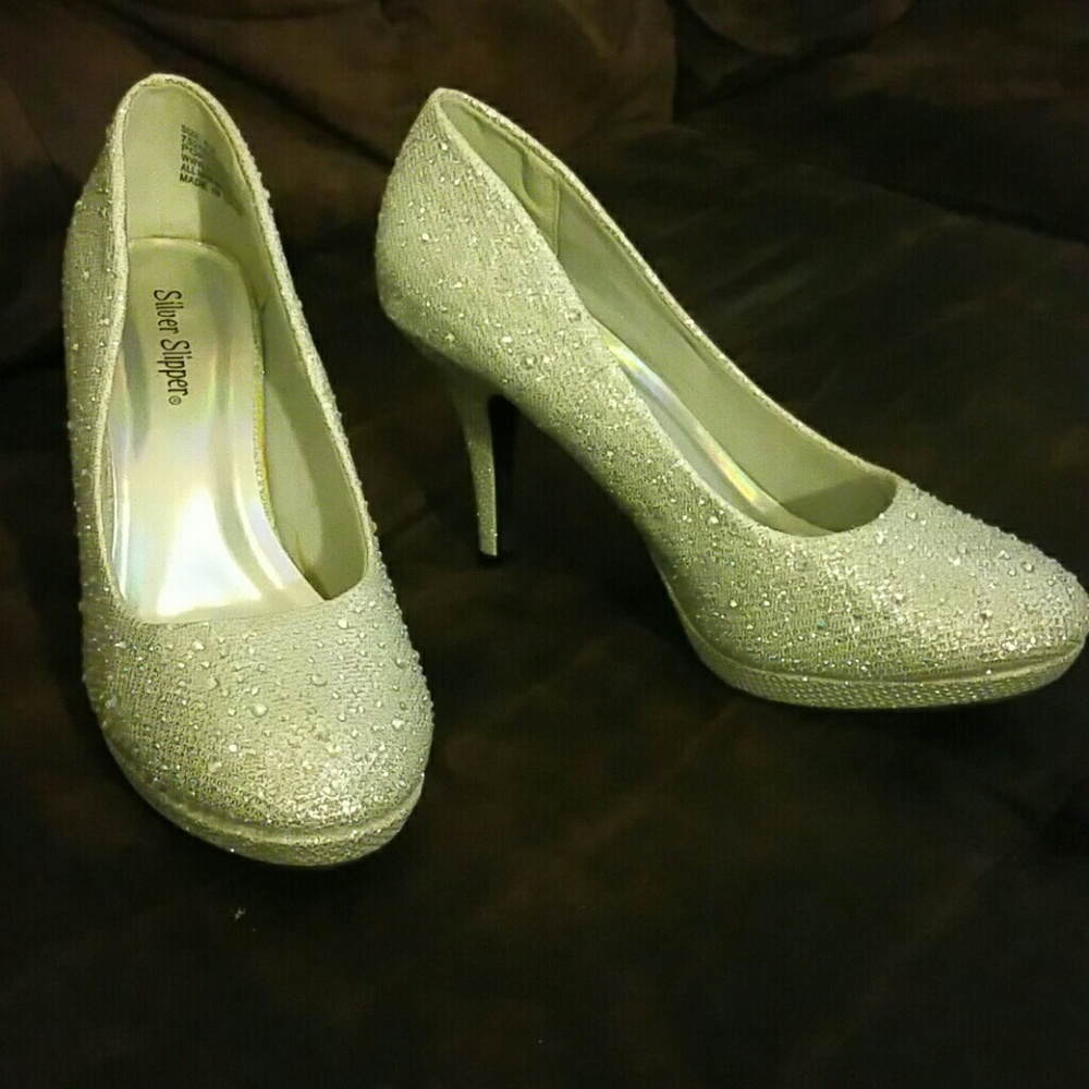 Silver heels with stones
