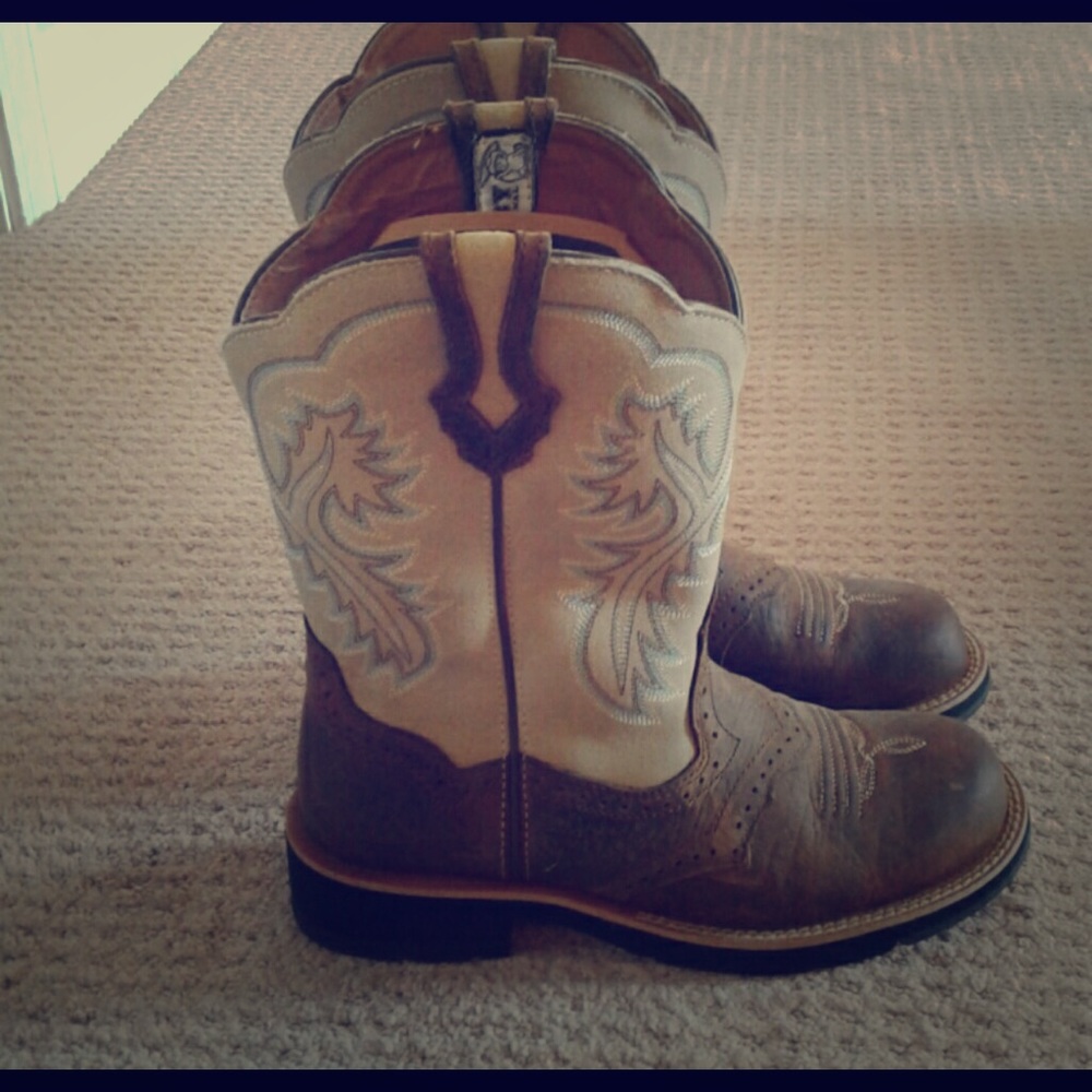 Ariat fatbaby boots, excellent condition.