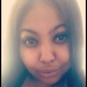 Meet your Posher, Monique