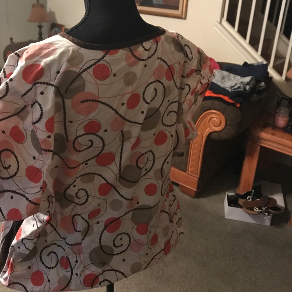 Scrub top - Picture 2 of 4