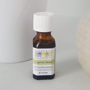 AuraCacia carrot seed oil