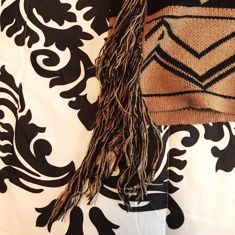 Adorable Aztec Cardigan! - Picture 5 of 5