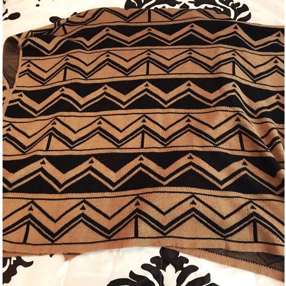 Adorable Aztec Cardigan! - Picture 3 of 5