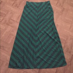 Green and navy chevron print skirt