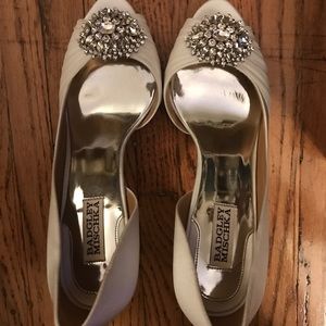 New in Box Badgley Mischka White Pearson Pumps