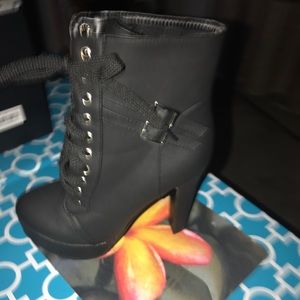 BLACK LEATHER BOOTS NEW
