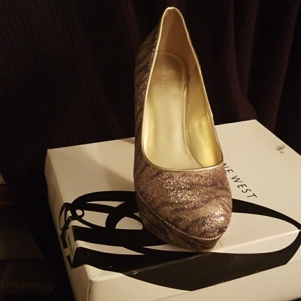 Shoes - Picture 2 of 3