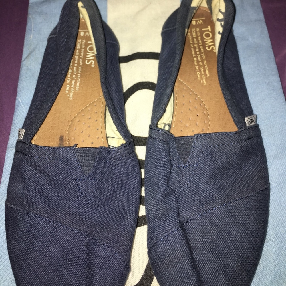 Navy toms! Size 8
