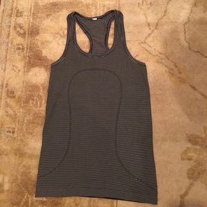 Lululemon top