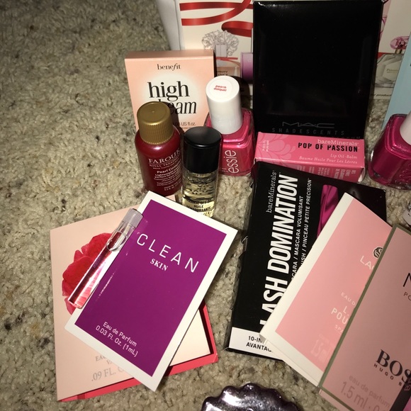 Free Gift with Purchase - Picture 2 of 7