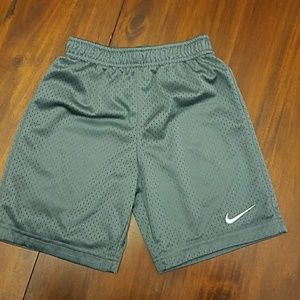 🏀Boy's Nike Basketball Shorts Size 5🏀