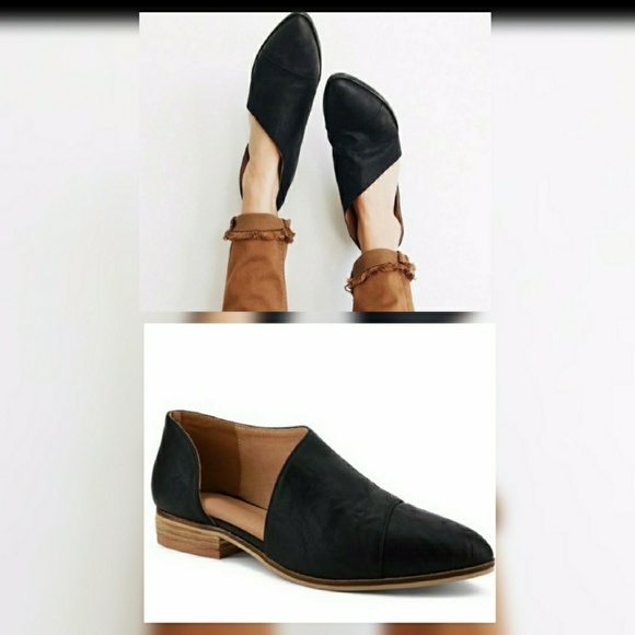 Shoes - Black Tuxedo Cut Out Side Flats