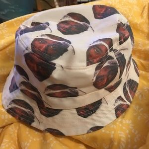 OMIGHTY 2PAC BUCKET HAT
