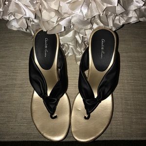 Black strap flip wedges