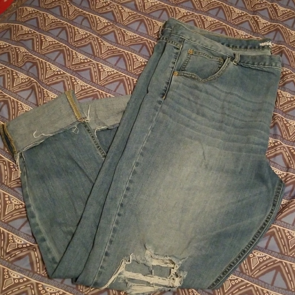 Ripped knee jeans