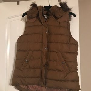 H&M Tan Puffer Vest H&M Tan Puffer Vest