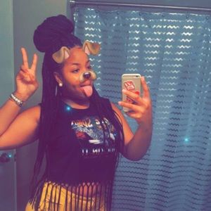 Meet your Posher, Kayla
