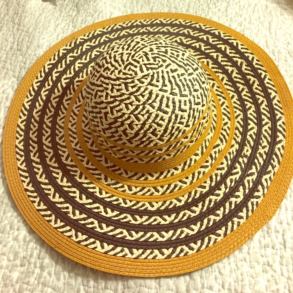 Never worn floppy beach hat