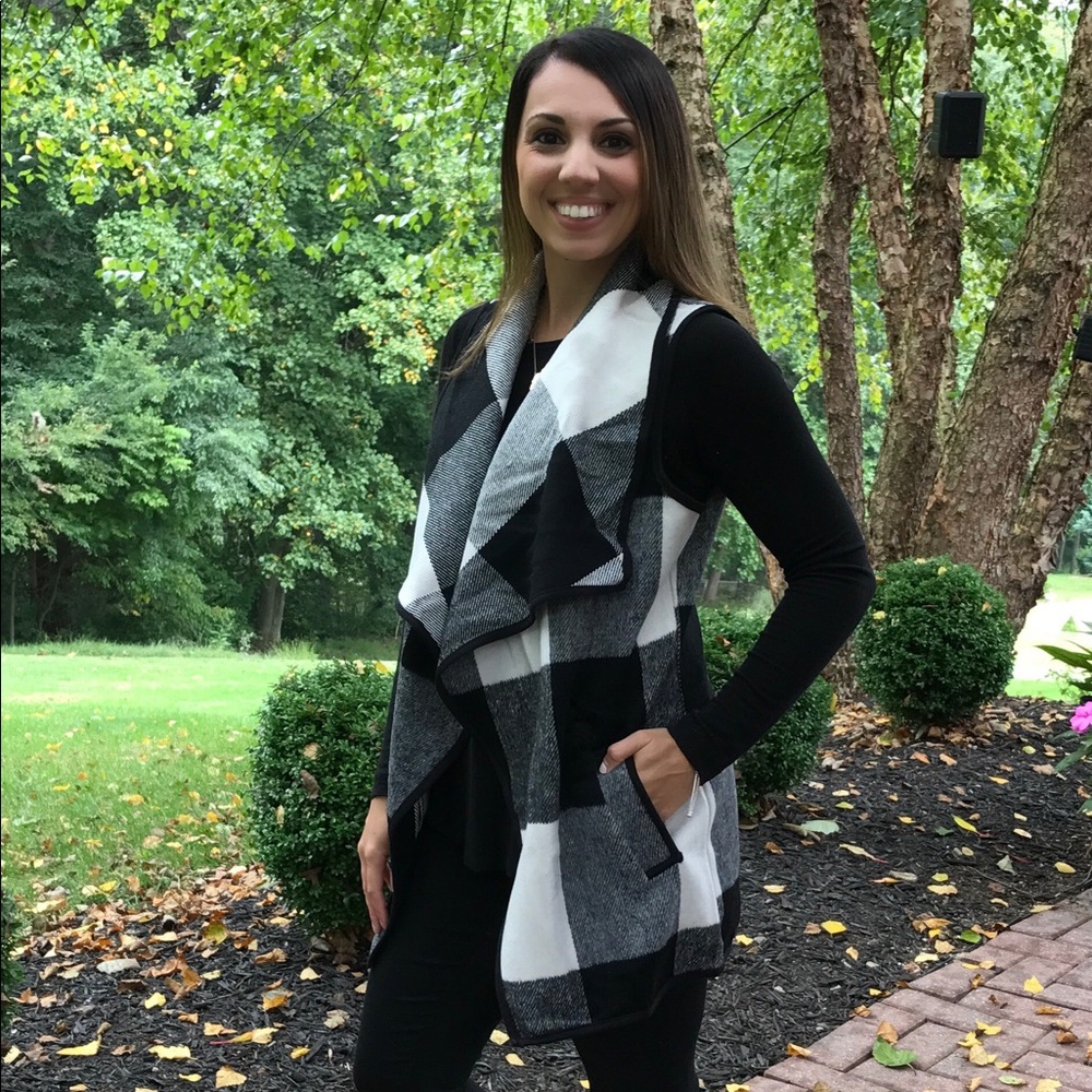 Black and white checker print vest!