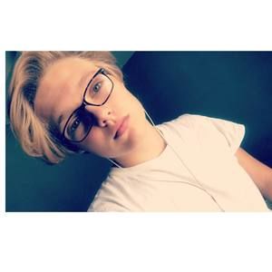 Meet your Posher, Nicholas