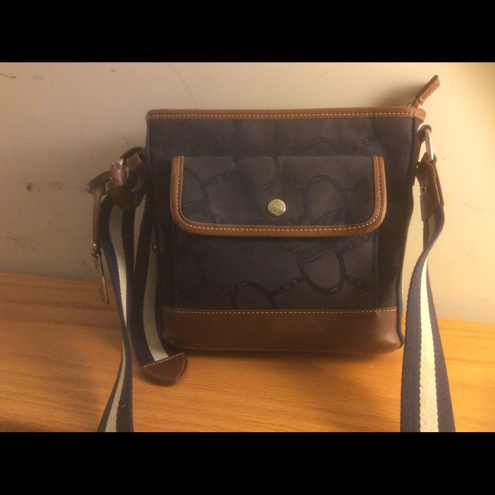 Crossbody handbag
