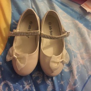 Rhinestones pearl toddler dress shoes.
