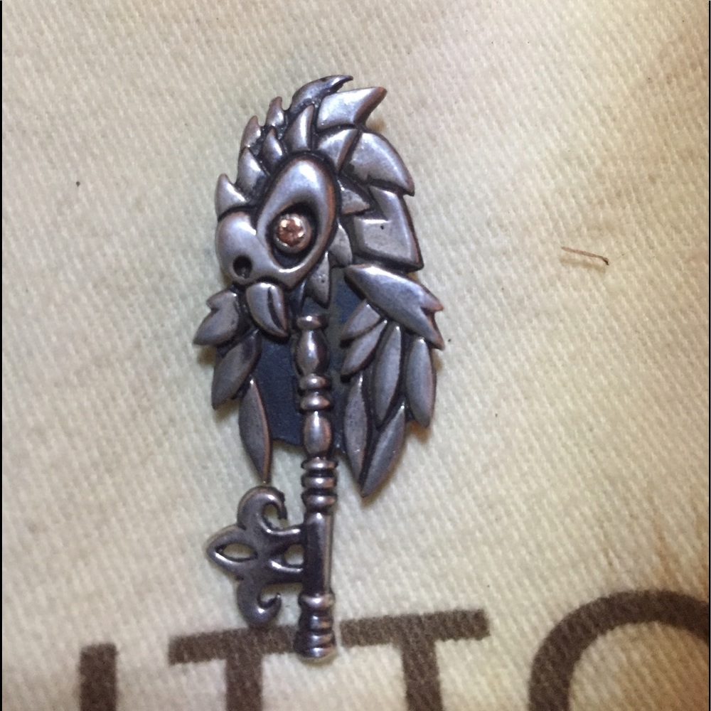 Ser owl pendant