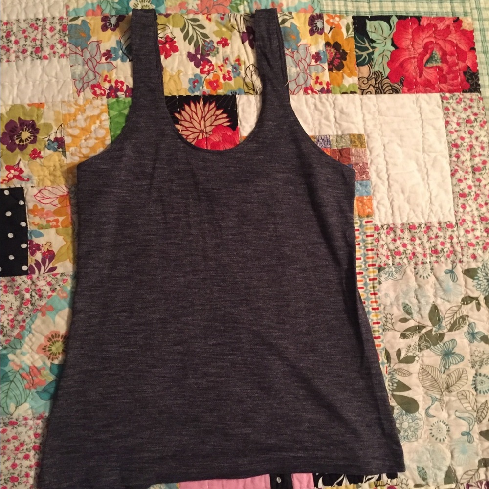 Lululemon tank size 8