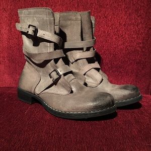 Soft leather boots with wraparound straps