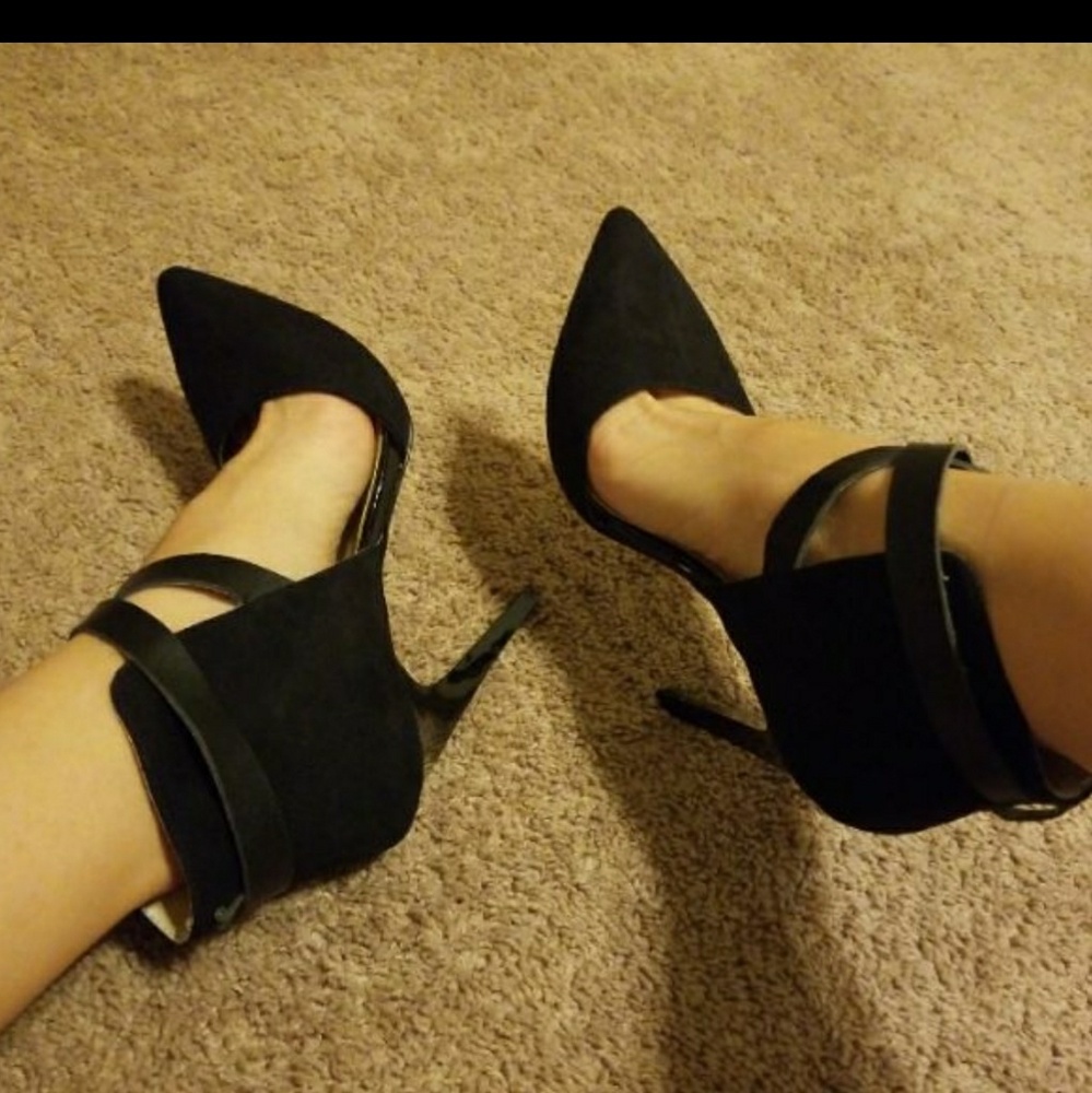SOPHIA & LEE BLACK STRAPPY SUEDE HEELS