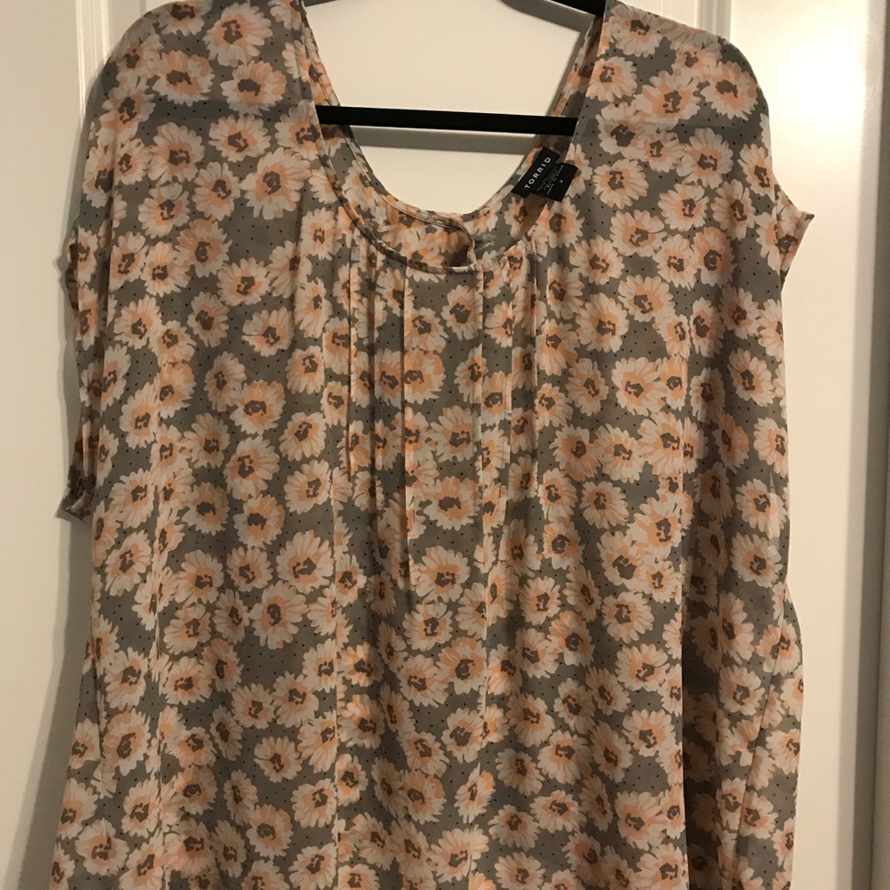 Envelope back blouse