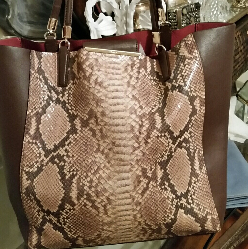 😍Coach Pyhton Bag 😍