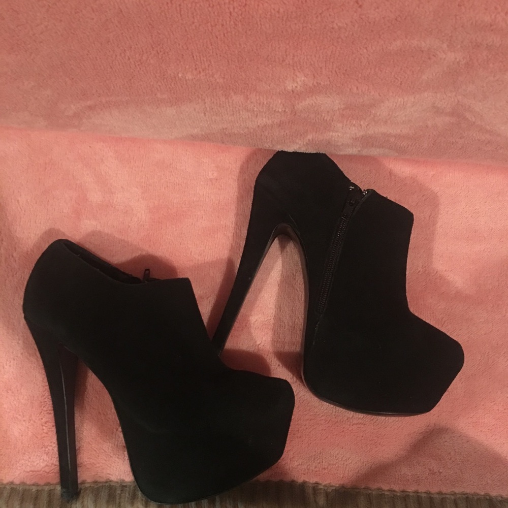 Steve Madden Black Suede Ankle Booties