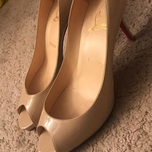 Nude peep toe louboutins