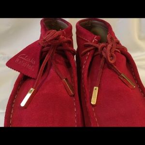 Size 8.5 "red October" wallabee