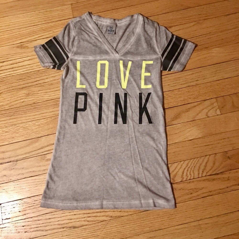 VS PINK v neck tee