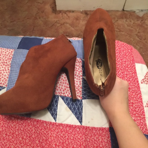 Heels - Picture 1 of 1