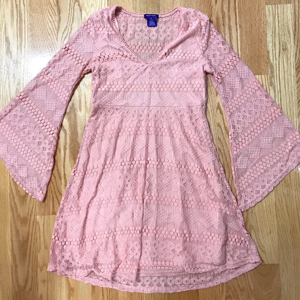 Bell sleeved lace dress