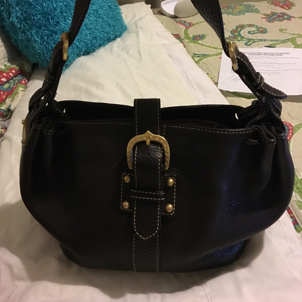 Dooney & Bourke classic handbag 100% leather