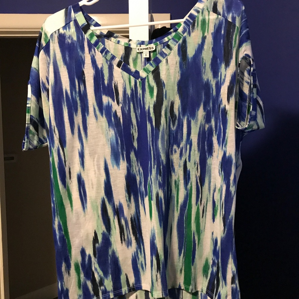 Express multi-colored tee with buttons down back