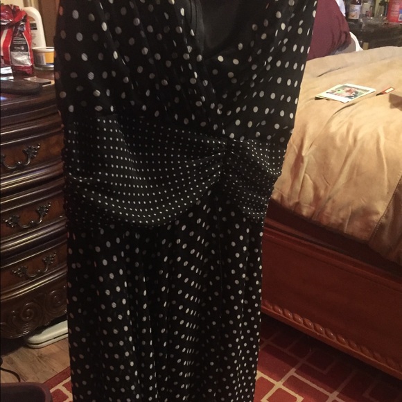 Adorable dress - Picture 2 of 3