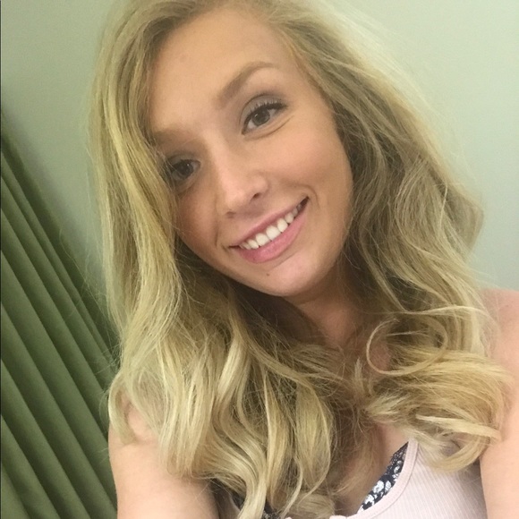 Meet your Posher, Arielle - Picture 1 of 1