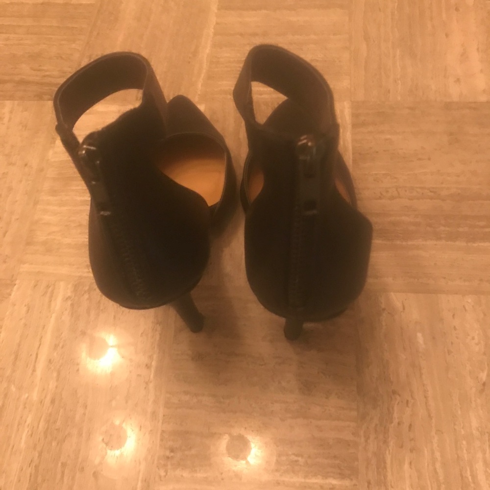 Zippered ankle strapped heels! 6.5