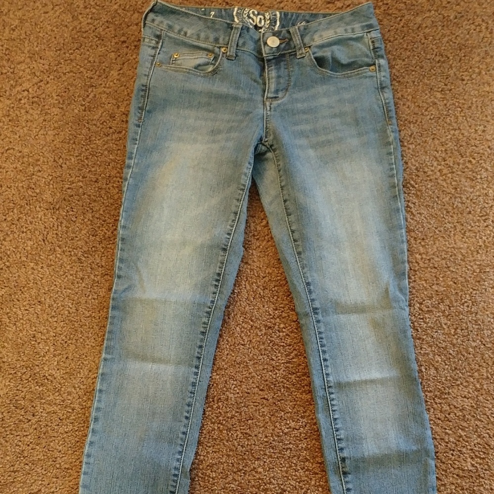 Light wash skinny jeans
