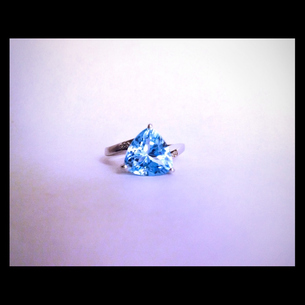 💕Sky Blue Topaz Sterling Silver Ring💕