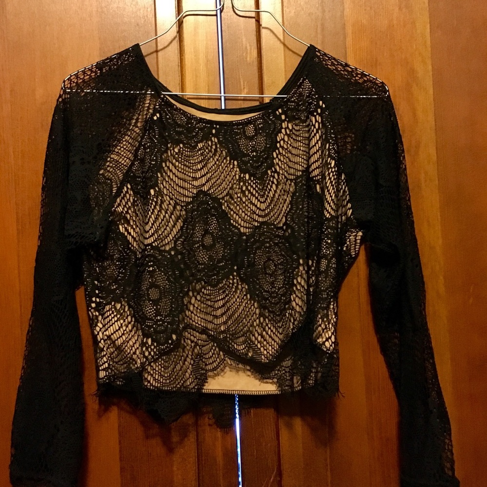 ⚜️ Black lace long sleeve crop top ⚜️
