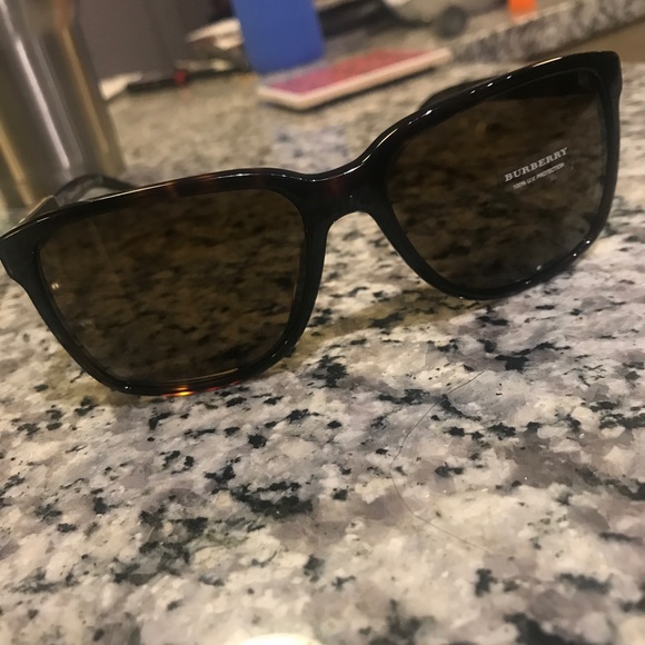 BRAND NEW - BURBERRY SUNGLASSES main image 6